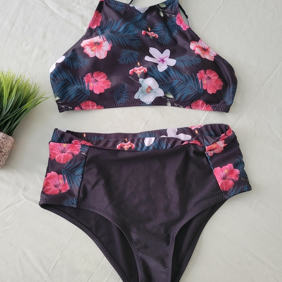 Swimsuit set - Picture 2 of 11